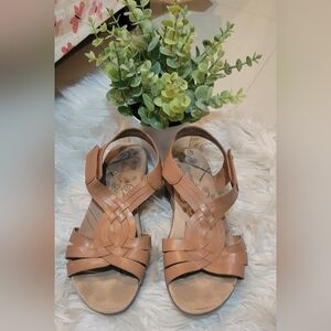 Baretraps sandals‎ size 8Wide womens tan color